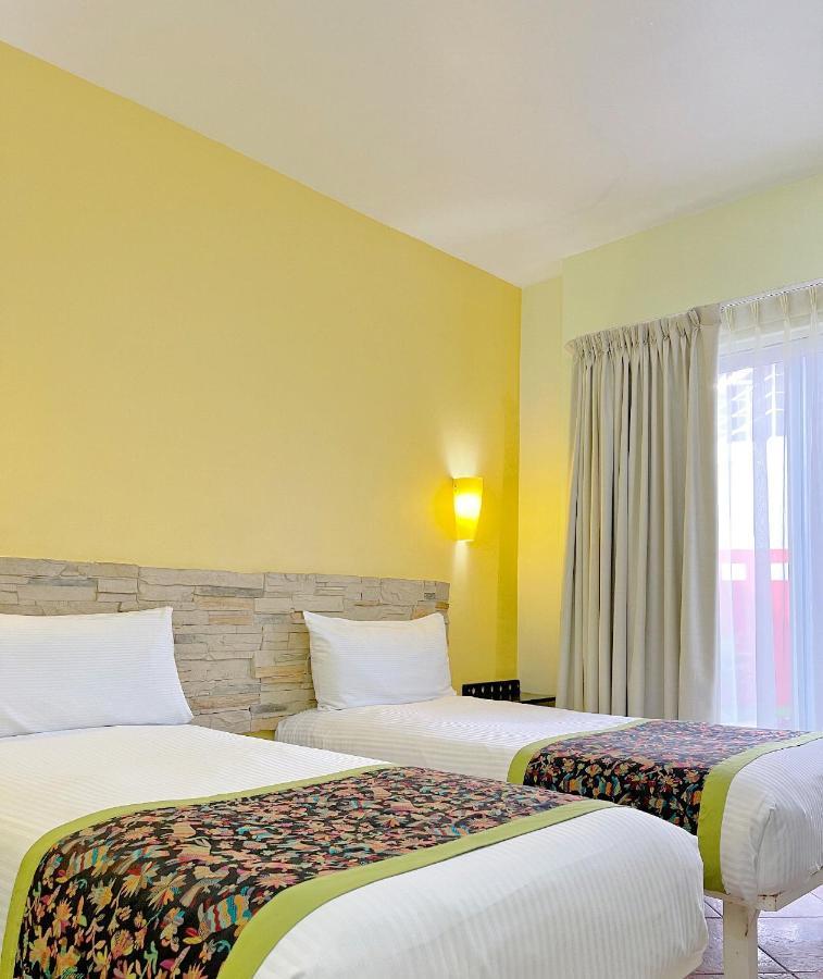 Seven Crown Express & Suites By Kavia Cabo San Lucas Bagian luar foto