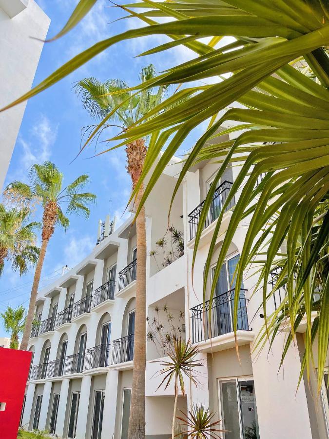 Seven Crown Express & Suites By Kavia Cabo San Lucas Bagian luar foto
