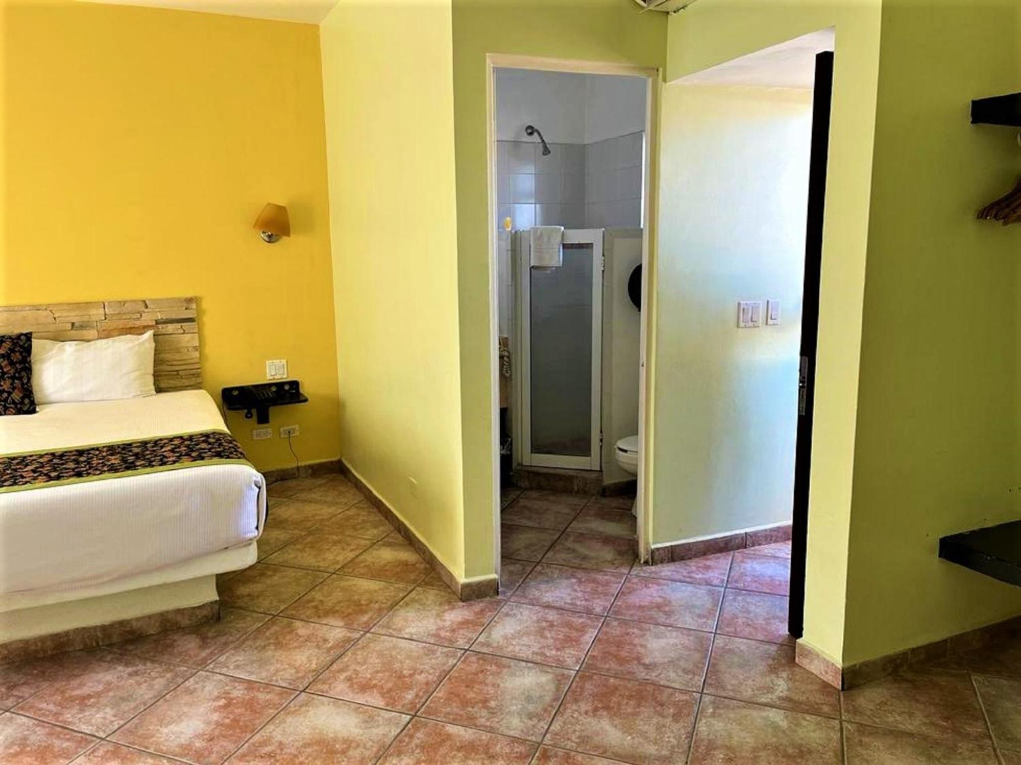 Seven Crown Express & Suites By Kavia Cabo San Lucas Bagian luar foto