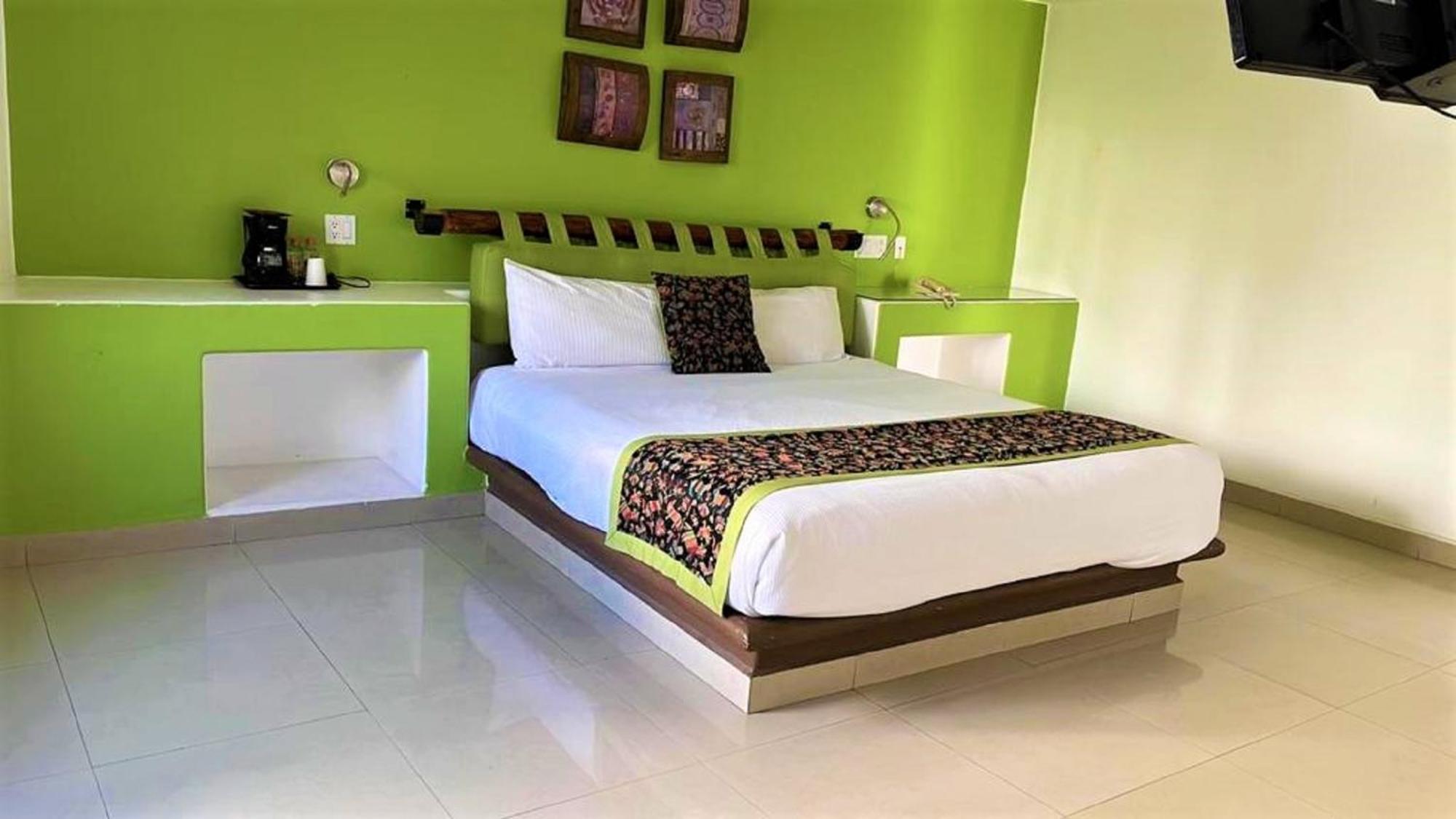 Seven Crown Express & Suites By Kavia Cabo San Lucas Bagian luar foto